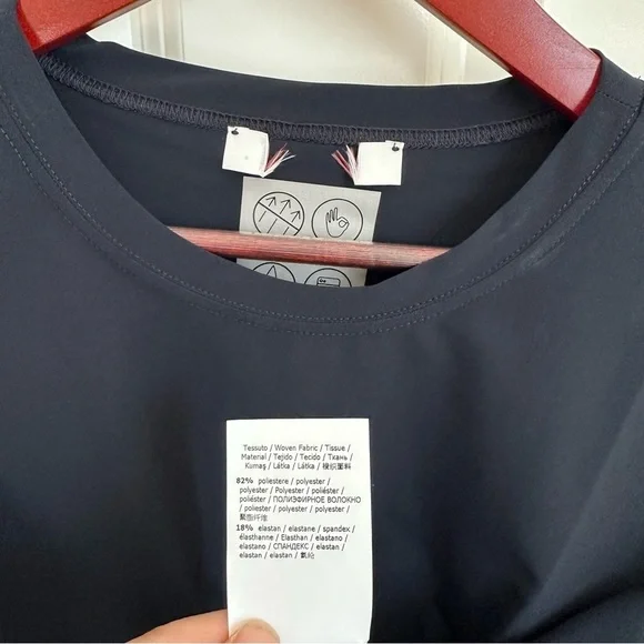 MaxMara Leisure label cut technic breathable t-shirt. Size: Small US2/4 160/84A